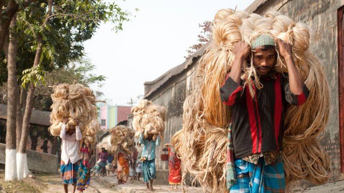 বাংলার পাটকলের শ্রমিকেরা পাবেন পাকা বাড়ি