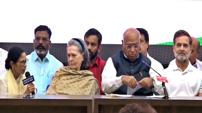 INDIA ব্লকের বৈঠকে মমতা, সোনিয়া, খাড়গে, রাহুল ও অন্যান্যরা