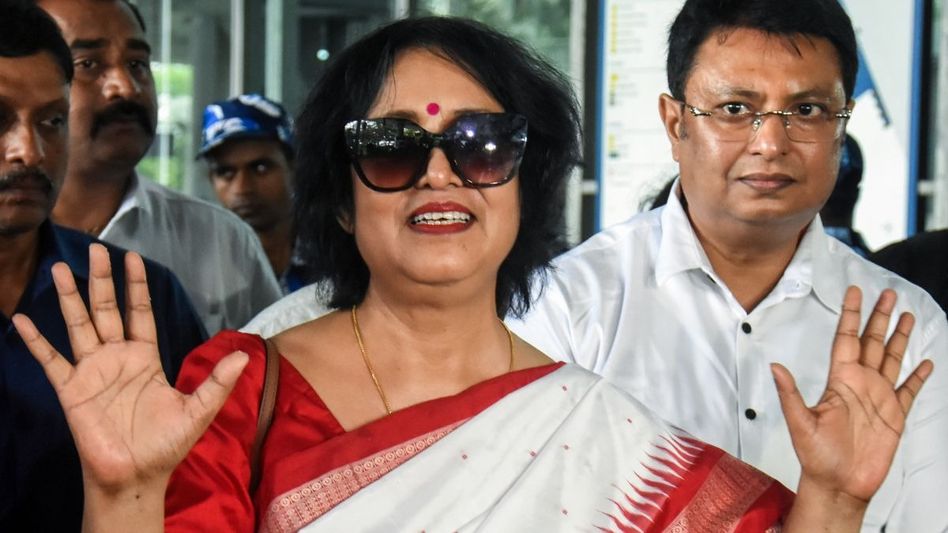ইলিশ খেতে তসলিমা যাবেন কোলাঘাট, মহালয়ায় ইডেনের মেগা অনুষ্ঠানেও থাকবেন ইলিশ খেতে তসলিমা যাবেন কোলাঘাট, মহালয়ায় ইডেনের মেগা অনুষ্ঠানেও থাকবেন