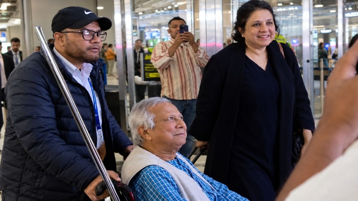 ইউনুসকে ঘিরে স্লোগানের অভিযোগ।