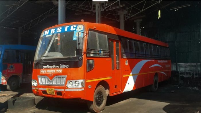 NBSTC-র এই বাসেই নিঝুম অরণ্যের পথে ট্যুর করানো হচ্ছে