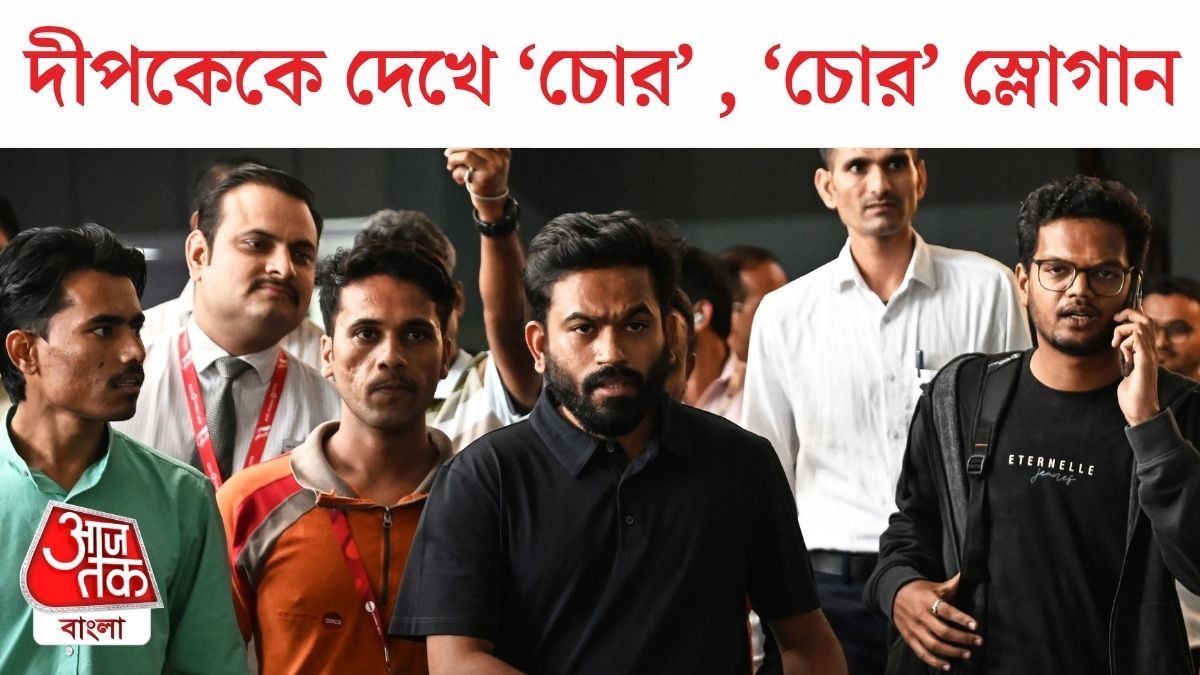  'ভাই, কেন দেশটাকে নষ্ট করছেন?' দিল্লি বিমানবন্দরে বিক্ষোভের মুখে অভিজিৎ দীপকে