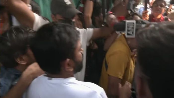বাড়ি থেকে বের হতেই আটক দীপকে।
