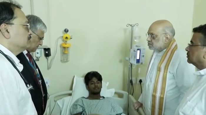 শহরের বেসরকারি হাসপাতালে ভর্তি আহতদের সঙ্গেও দেখা করেন কেন্দ্রীয় স্বরাষ্ট্রমন্ত্রী