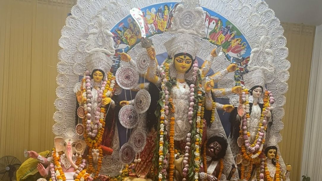 দিল্লির বুকে 'বাংলার বাইরে বাংলা', সাবেকিয়ানায় দক্ষিণ দিল্লি কালীবাড়ির দুর্গাপুজো