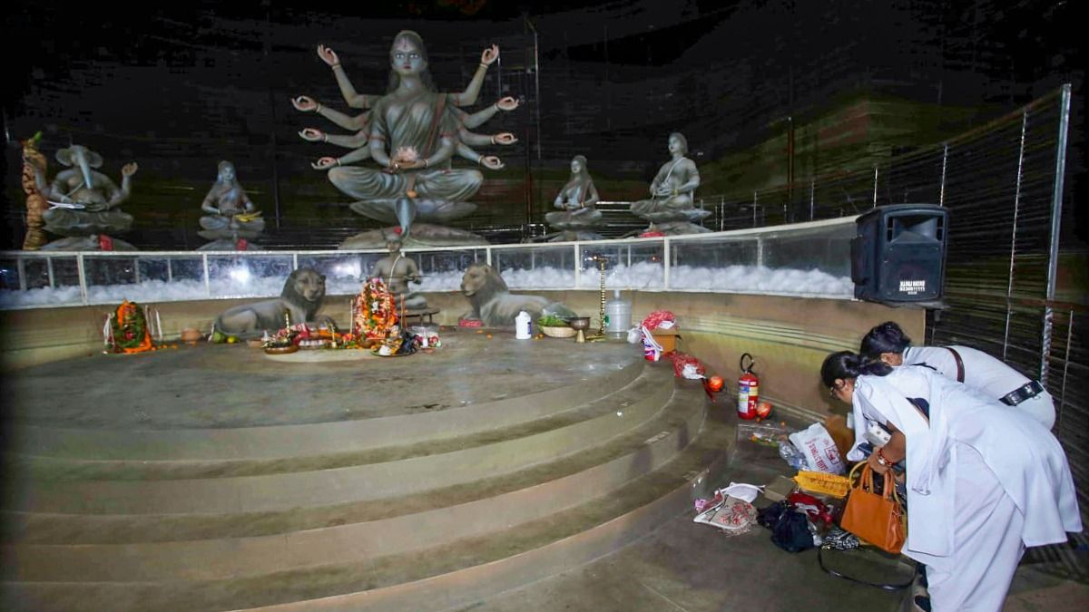 চোরবাগানে ঠাকুর আজ ভাসান দেবে কে? দুঃশ্চিন্তায় এলাকাবাসী, ঠিক কী পরিস্থিতি...