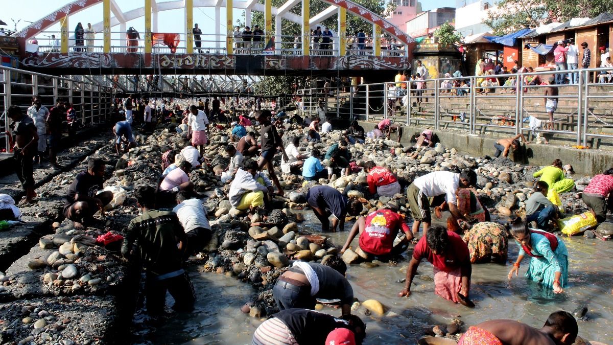 হরিদ্বারে হর কি পৌরি ঘাটে গঙ্গার জল শুকিয়ে গিয়েছে, হতাশ পুণ্যার্থীরা 