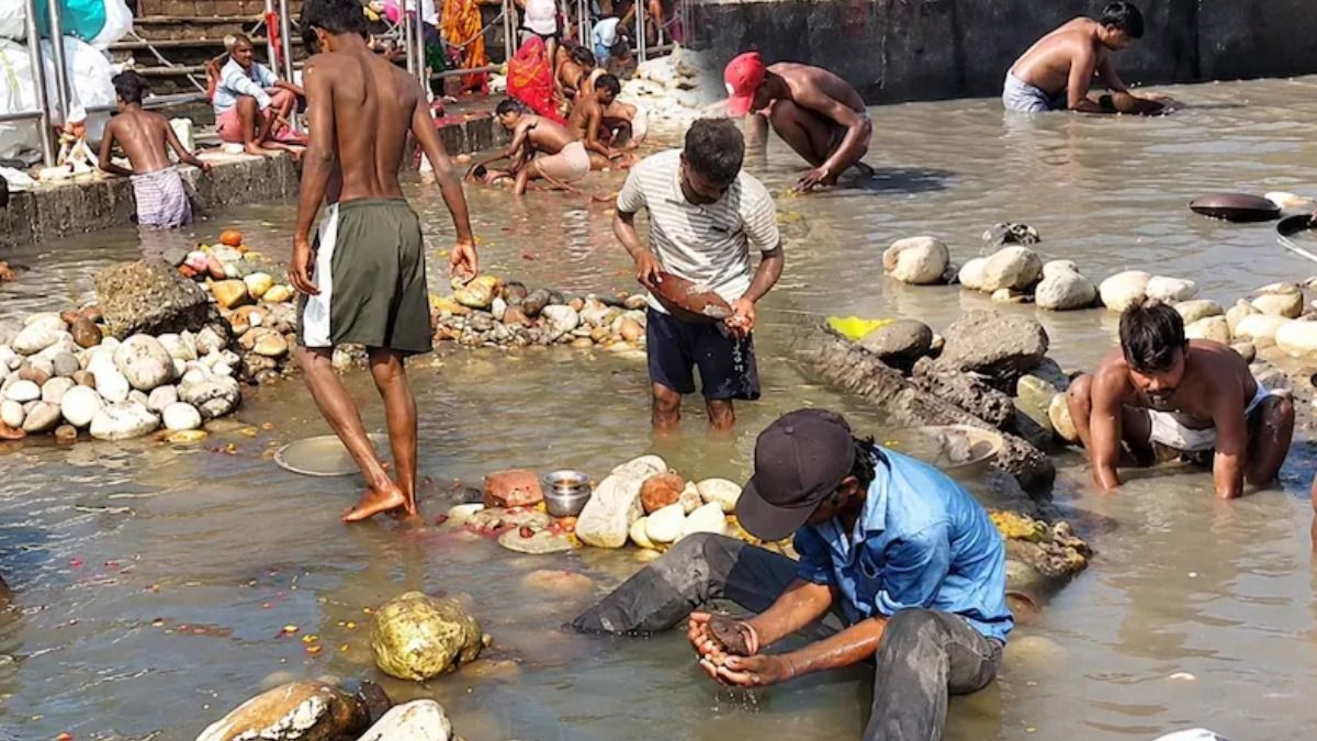 হরিদ্বারে হর কি পৌরি ঘাট তো জলশূন্য! পূর্ণিমায় পুণ্যস্নান কী ভাবে? শুকনো গঙ্গায় গুপ্তধনের খোঁজও