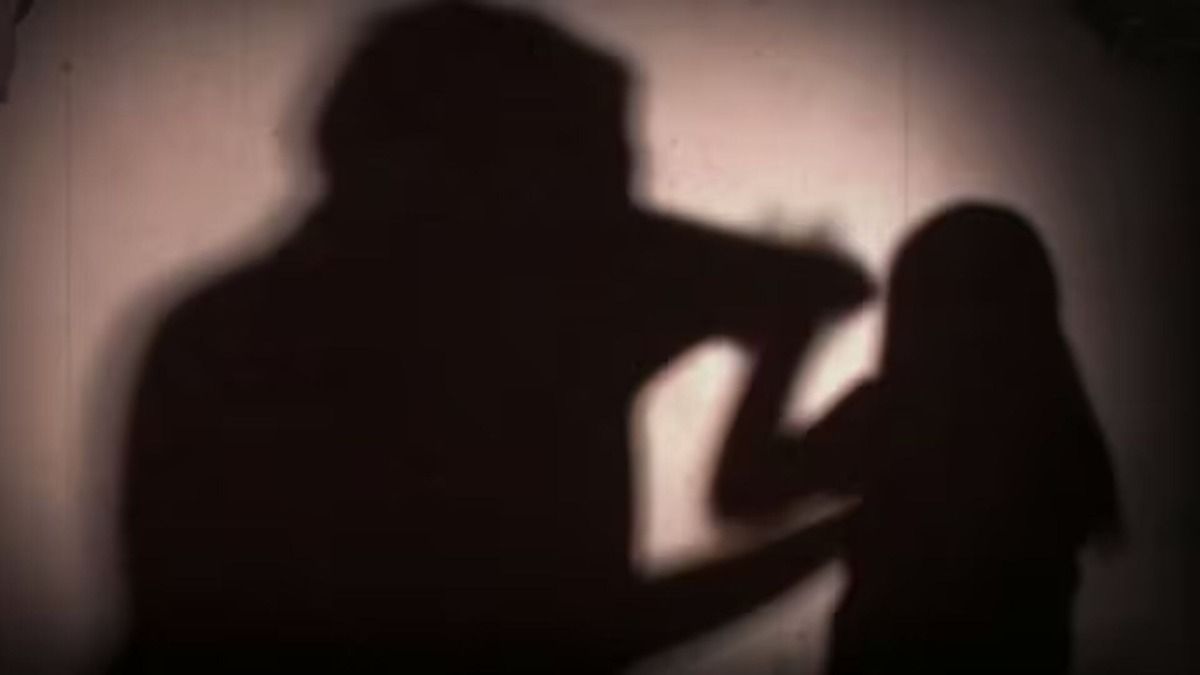 বাগুইআটিতে ১৩ বছরের নাবালিকাকে ধর্ষণের অভিযোগ, ভিডিয়ো পাঠিয়ে মাকে ব্ল্যাকমেল