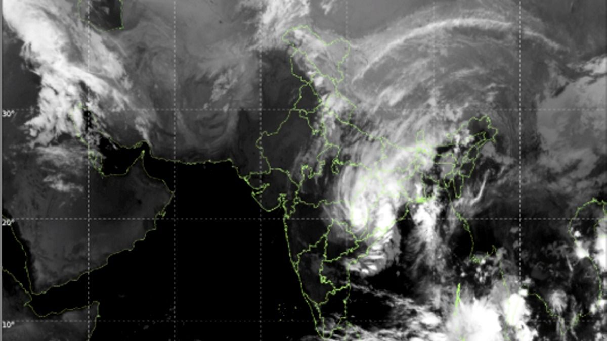 স্যাটেলাইট ছবিতে ধরা পড়ল দানবীয় মেঘ