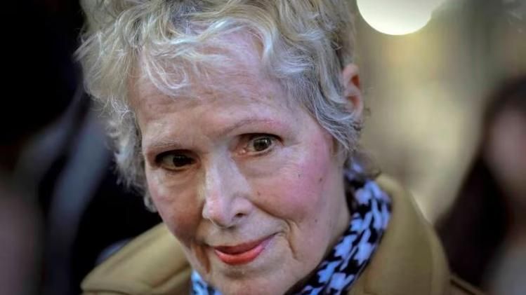 E. Jean Carroll ने Donald Trump पर ड्रेसिंग रूम में बलात्कार करने का आरोप लगाया है। E. Jean Carroll ने Donald Trump पर ड्रेसिंग रूम में बलात्कार करने का आरोप लगाया है।