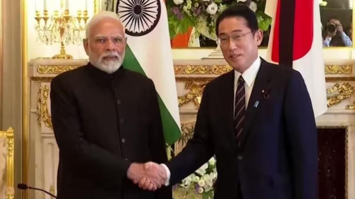 Japan के प्रधानमंत्री फुमियों किशिदा के विशेष आमंत्रण पर पीएम मोदी जापान के हीरोशिमा पहुंचे हैं