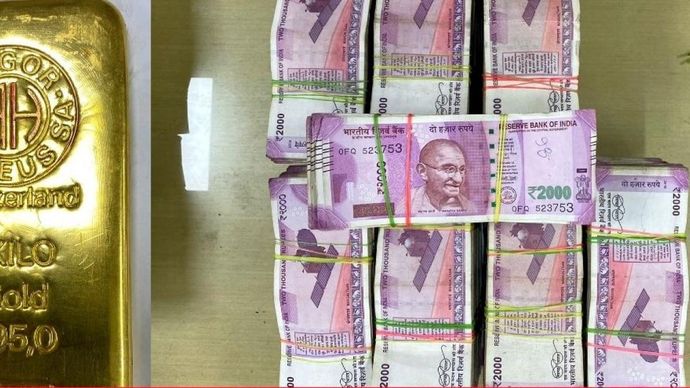 2000 के नोटों के बंद, सोने में लग गई आग