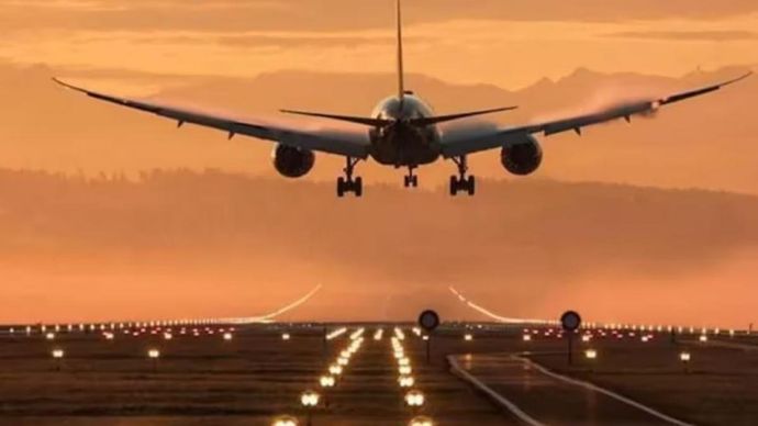 बढ़ते यात्री, घटती एयरलाइंस, महंगे टिकट बढ़ते यात्री, घटती एयरलाइंस, महंगे टिकट