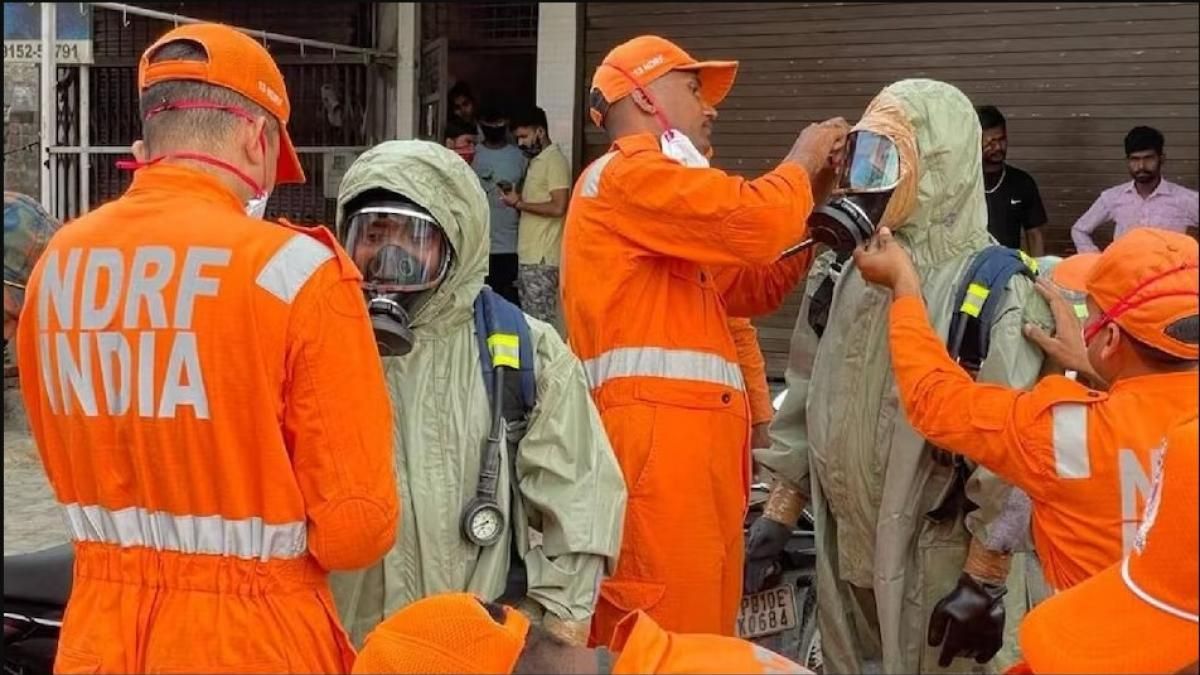 Ludhiana के गियासपुरा में जहरीली गैस ने 11 लोगों की जान ले ली है।