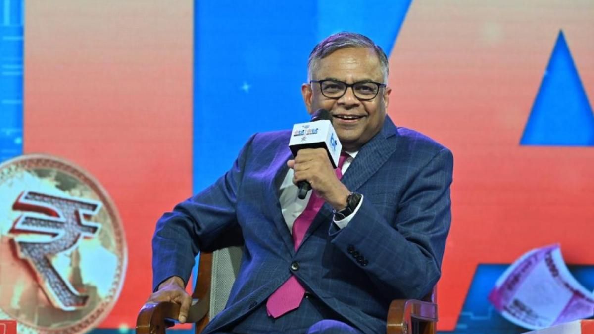 AI चैटबॉट्स की लोकप्रियता के कारण अब ये बहस हो रही है क्या AI पूरी मानव सभ्यता को बदलकर तो नहीं रख देगी। AI चैटबॉट्स की लोकप्रियता के कारण अब ये बहस हो रही है क्या AI पूरी मानव सभ्यता को बदलकर तो नहीं रख देगी।