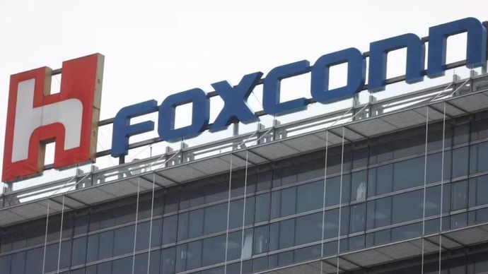 भारत में 4-5 सेमीकंडक्टर प्लांट लगाना चाहती है Foxconn भारत में 4-5 सेमीकंडक्टर प्लांट लगाना चाहती है Foxconn