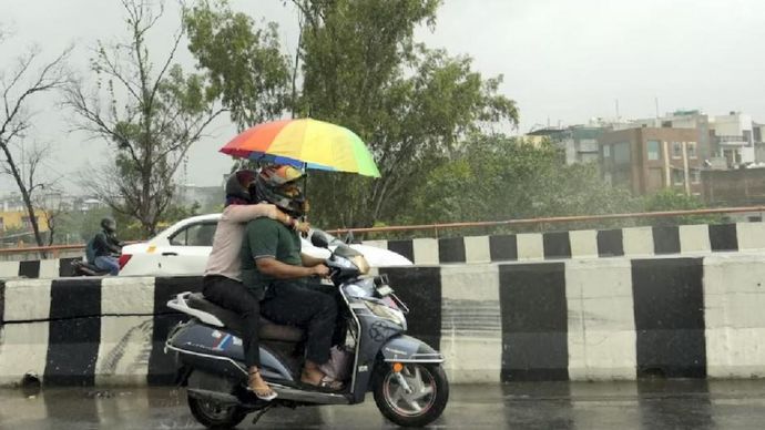 दिल्ली-एनसीआर में भारी बारिश दिल्ली-एनसीआर में भारी बारिश