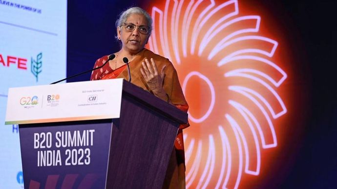 इंपोर्ट ड्यूटी कम करने पर फिलहाल कोई प्रस्ताव नहीं, वित्तमंत्री का EV को लेकर बड़ा बयान इंपोर्ट ड्यूटी कम करने पर फिलहाल कोई प्रस्ताव नहीं, वित्तमंत्री का EV को लेकर बड़ा बयान