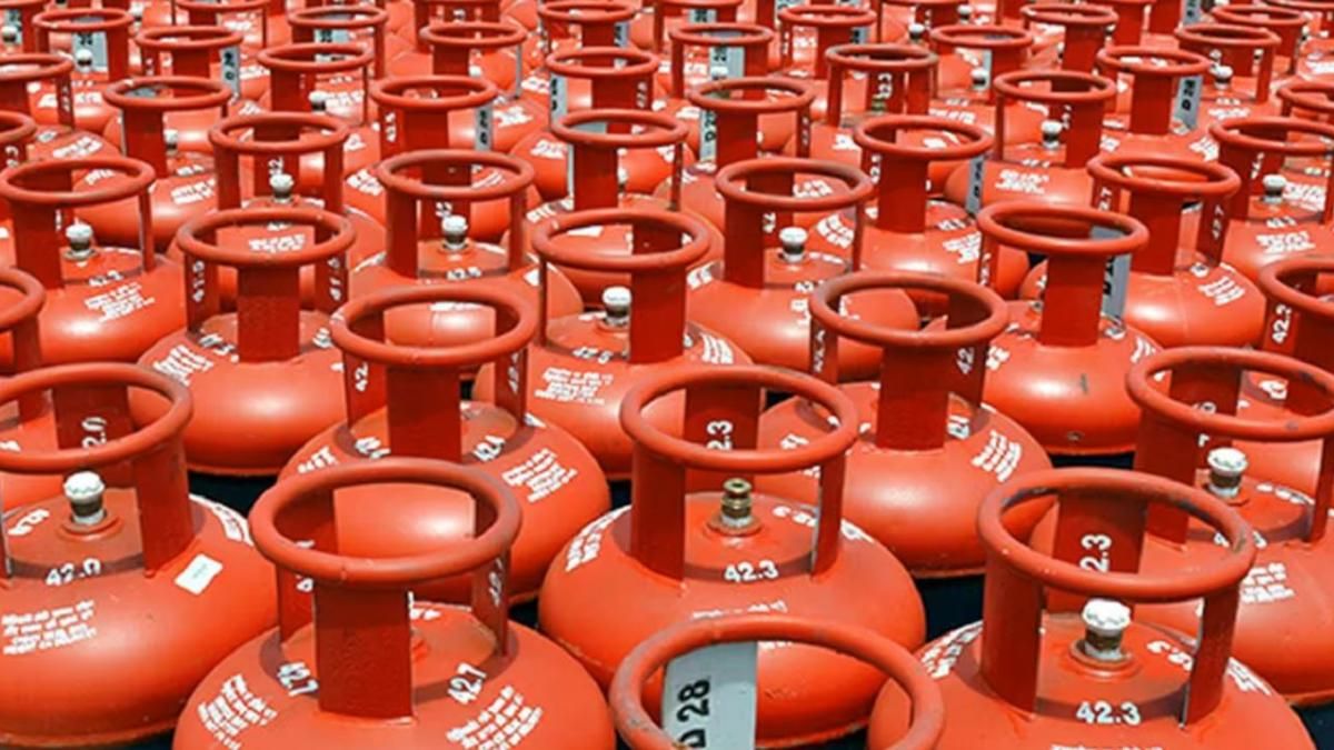 LPG Gas Cylinder की कीमतों में 200 रुपये की कटौती