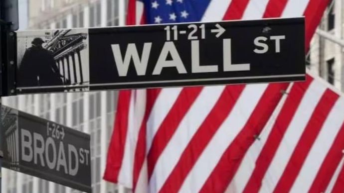 अमेरिकी बाज़ार दबाव में अमेरिकी बाज़ार दबाव में