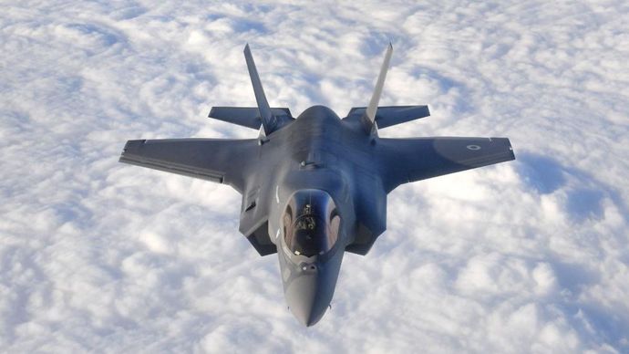 America का शक्तिशाली Jet F-35 हवा में हो गया ग़ायब America का शक्तिशाली Jet F-35 हवा में हो गया ग़ायब