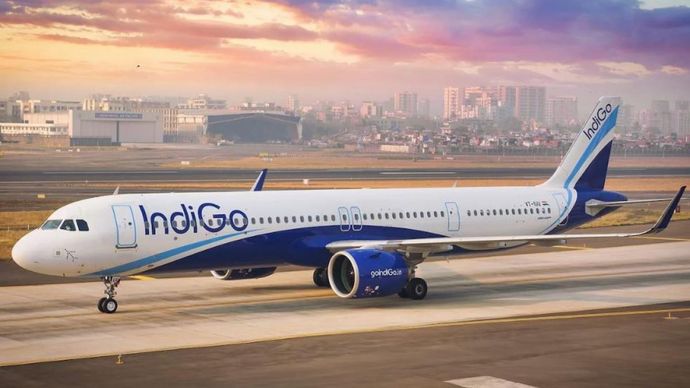 Delhi से Chennai जा रही IndiGo फ्लाइट में यात्री ने किया इमरजेंसी गेट खोलने का प्रयास Delhi से Chennai जा रही IndiGo फ्लाइट में यात्री ने किया इमरजेंसी गेट खोलने का प्रयास