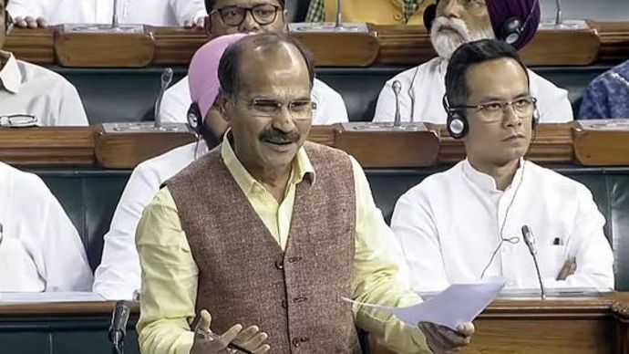 कांग्रेस सांसद अधीर रंजन चौधरी ने केंद्र सरकार पर बड़ा आरोप लगाया है कांग्रेस सांसद अधीर रंजन चौधरी ने केंद्र सरकार पर बड़ा आरोप लगाया है
