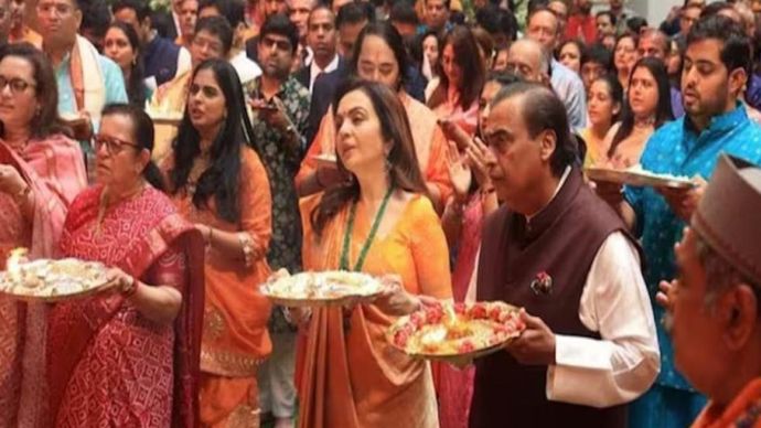 अंबानी परीवार ने भी भव्य रूप से मनाया गणेशोत्सव अंबानी परीवार ने भी भव्य रूप से मनाया गणेशोत्सव
