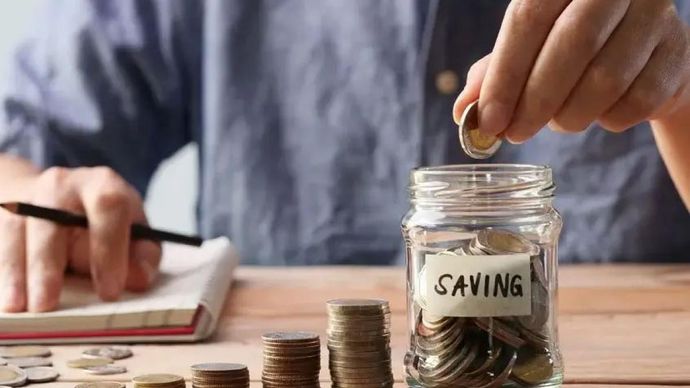 Bank में अधिकतर लोग Savings Account खुलवाते है Bank में अधिकतर लोग Savings Account खुलवाते है