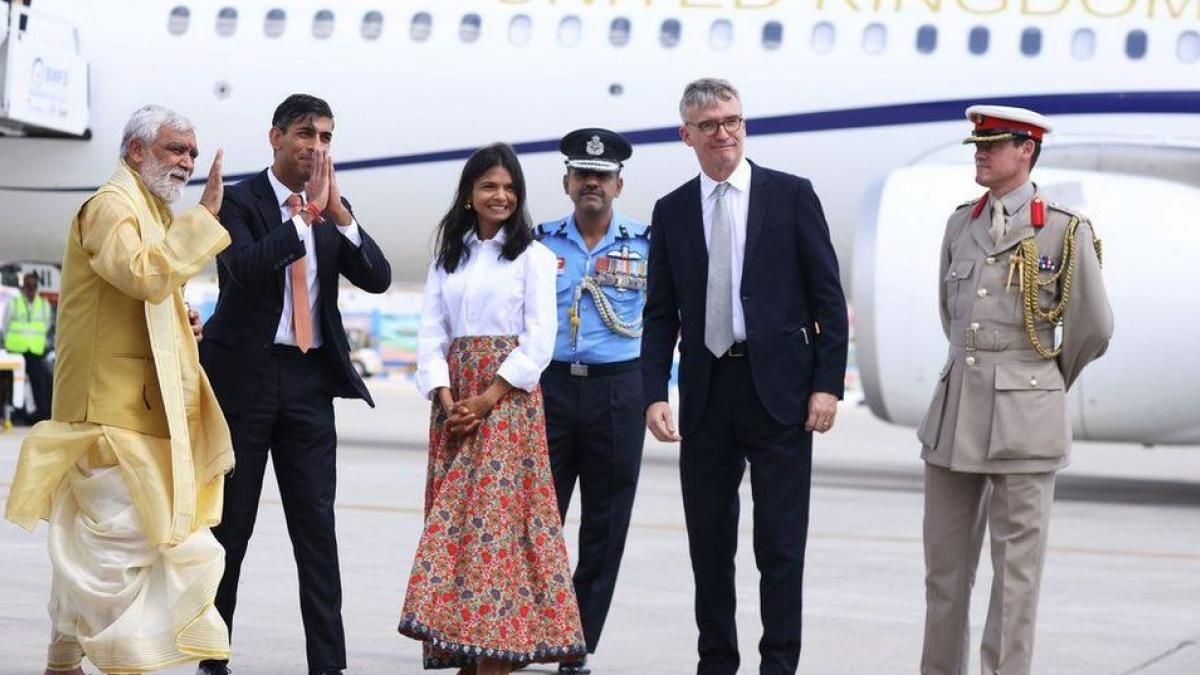 'जय सियाराम' के साथ मोदी कैबिनेट के मंत्री ने किया ब्रिटेन के पीएम Rishi Sunak स्वागत  'जय सियाराम' के साथ मोदी कैबिनेट के मंत्री ने किया ब्रिटेन के पीएम Rishi Sunak स्वागत