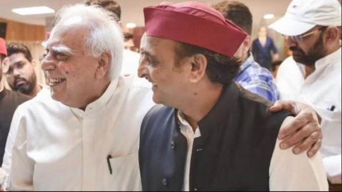 INDIA गठबंधन की मुंबई बैठक पहुंचे कपिल सिब्बल INDIA गठबंधन की मुंबई बैठक पहुंचे कपिल सिब्बल