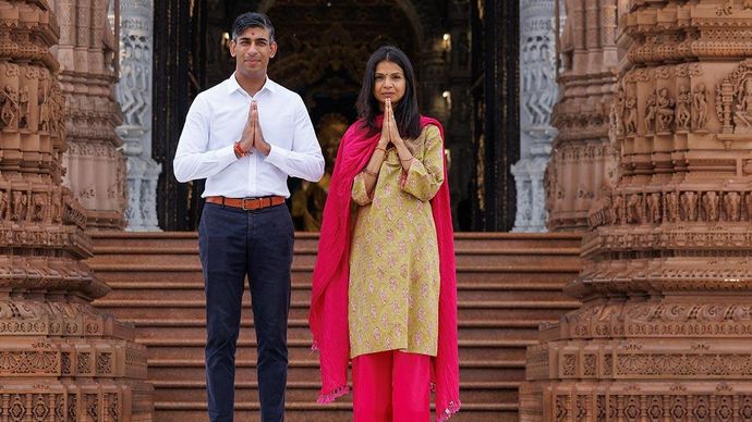 पत्नी अक्षता के साथ अक्षरधाम मंदिर पहुंचे ब्रिटिश PM ऋषि सुनक ने किए दर्शन