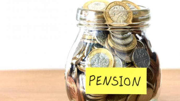 लोग अक्सर EPF और EPS के बीच के अंतर को नहीं समझ पाते हैं लोग अक्सर EPF और EPS के बीच के अंतर को नहीं समझ पाते हैं