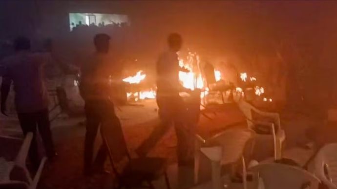 एर्नाकुलम में 29 अक्टूबर को हुए सिलसिलेवार बम धमाकों में मरने वालों की संख्या 3 हो गई है एर्नाकुलम में 29 अक्टूबर को हुए सिलसिलेवार बम धमाकों में मरने वालों की संख्या 3 हो गई है