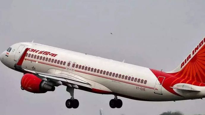 इजराइल में हमास के हमले को देखते हुए एयर इंडिया ने तेल अवीव से आने-जाने वाली अपनी उड़ान रद्द कर दी है