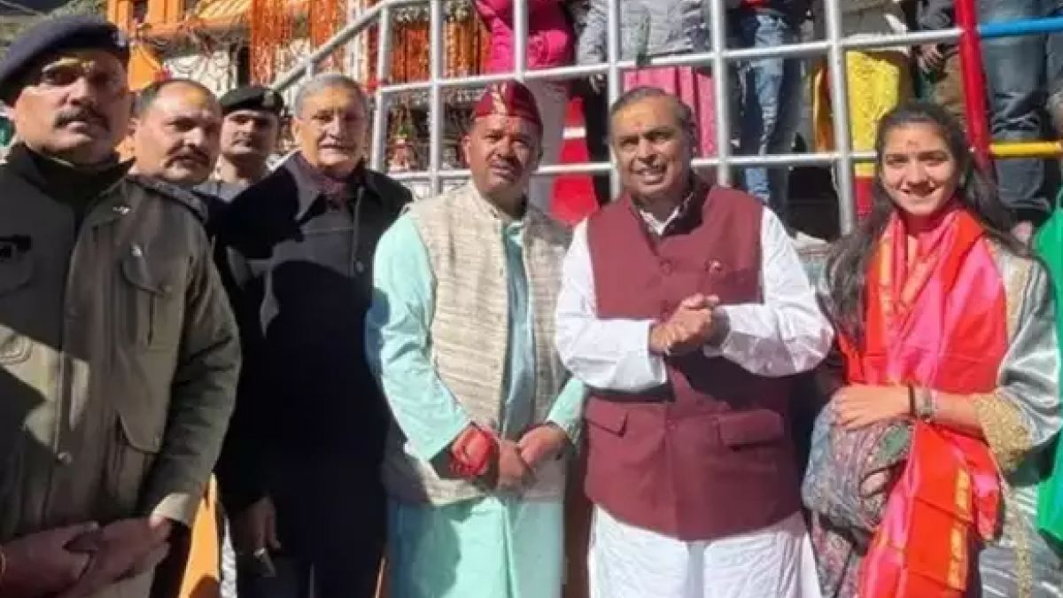 अंबानी परिवार ने बाबा बद्रीविशाल के दर्शन किए और विशेष पूजा अर्चना की अंबानी परिवार ने बाबा बद्रीविशाल के दर्शन किए और विशेष पूजा अर्चना की