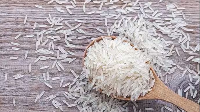 केंद्र सरकार और बासमती चावल उगाने वाले किसानों के बीच ठनती जा रही है