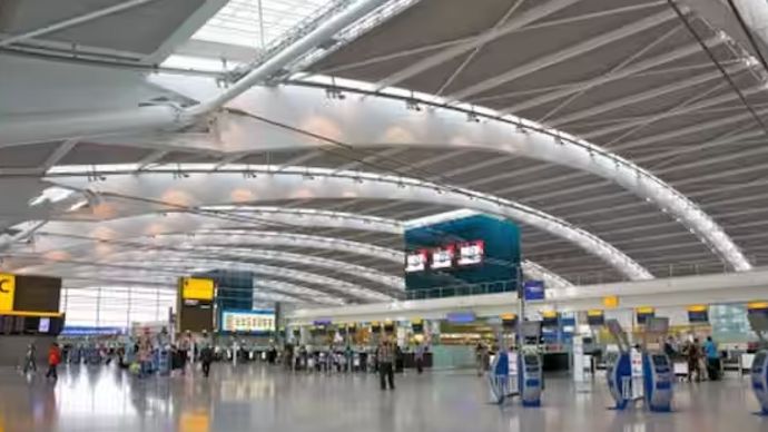 आतंकवादी हमले के खतरे के कारण छह फ्रांसीसी हवाई अड्डों को खाली करा लिया गया है आतंकवादी हमले के खतरे के कारण छह फ्रांसीसी हवाई अड्डों को खाली करा लिया गया है