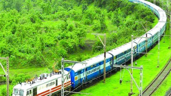 सेंट्रल रेलवे दिवाली और छठ त्योहारों के लिए लगभग 425 विशेष ट्रेनें चला रहा है