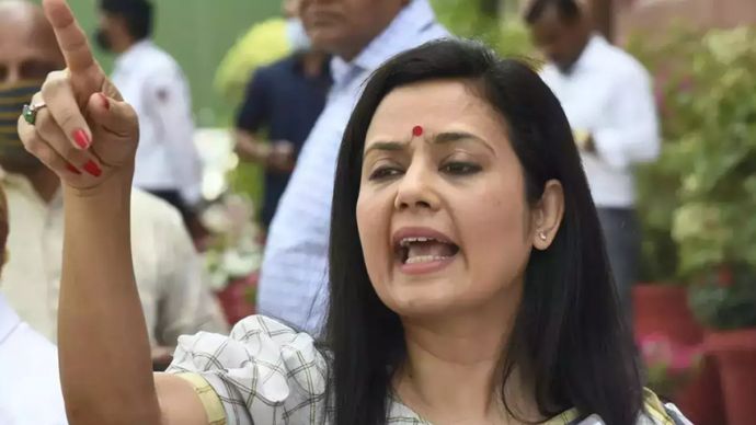 महुआ की संसद सदस्यता रद्द करने की मांग की गई है महुआ की संसद सदस्यता रद्द करने की मांग की गई है