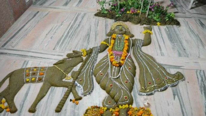 कार्तिक माह में शुक्ल पक्ष की प्रतिपदा तिथि पर गोवर्धन पूजा का पर्व मनाया जाता है कार्तिक माह में शुक्ल पक्ष की प्रतिपदा तिथि पर गोवर्धन पूजा का पर्व मनाया जाता है