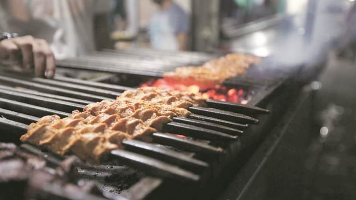 अवैध ढंग से 'हलाल सर्टिफिकेट' देने के काले कारोबार को उत्तर प्रदेश में बैन कर दिया गया है