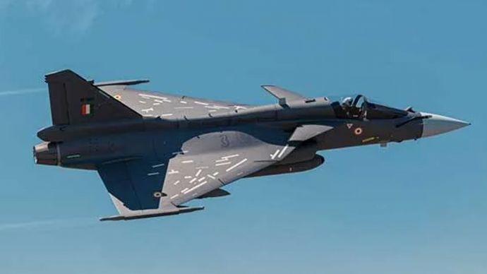 हल्के लड़ाकू विमान एमके-2 और स्वदेशी एडवांस्ड मीडियम कॉम्बैट एयरक्राफ्ट की पहली दो स्क्वॉड्रन के इंजन अब देश में ही बनेंगे