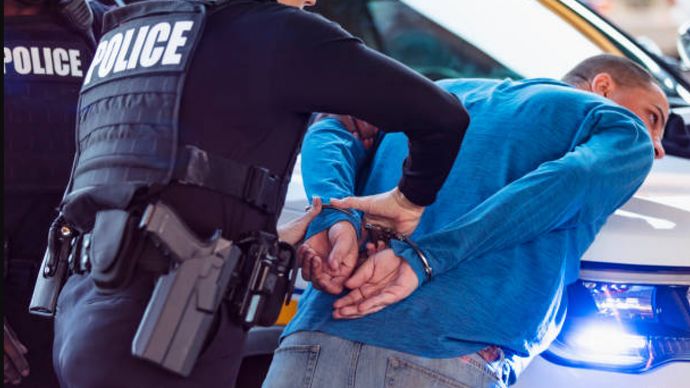 महाराष्ट्र के चंद्रपुर में पुलिस ने एक ऐसे चोर को पकड़ा है जिसकी कहानी सुनकर खुद पुलिस भी हैरान रह गई है महाराष्ट्र के चंद्रपुर में पुलिस ने एक ऐसे चोर को पकड़ा है जिसकी कहानी सुनकर खुद पुलिस भी हैरान रह गई है