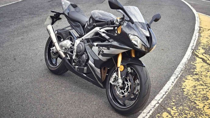 Triumph Motorcycle ने Daytona 660 स्पोर्ट टूरर बाइक का टीजर जारी किया है Triumph Motorcycle ने Daytona 660 स्पोर्ट टूरर बाइक का टीजर जारी किया है