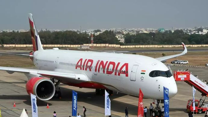 DGCA ने सेफ्टी से जुड़े नियमों के उल्लंघन को लेकर Air India पर ₹1.1 करोड़ का जुर्माना लगाया है DGCA ने सेफ्टी से जुड़े नियमों के उल्लंघन को लेकर Air India पर ₹1.1 करोड़ का जुर्माना लगाया है