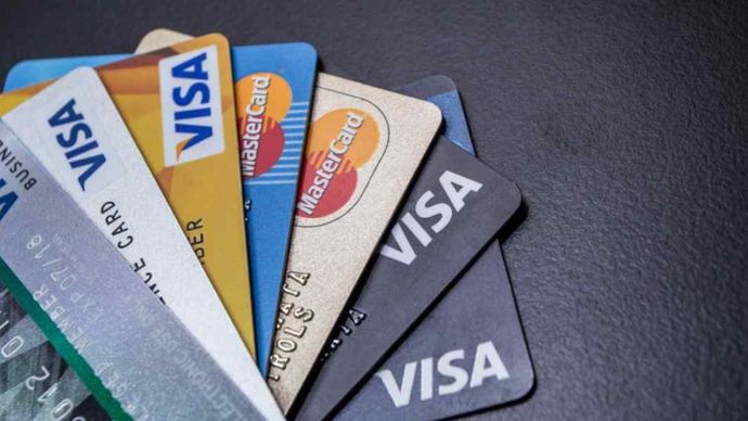 डिजिटल युग में, क्रेडिट कार्ड प्राप्त करना पहले से कहीं अधिक सुलभ हो गया है डिजिटल युग में, क्रेडिट कार्ड प्राप्त करना पहले से कहीं अधिक सुलभ हो गया है