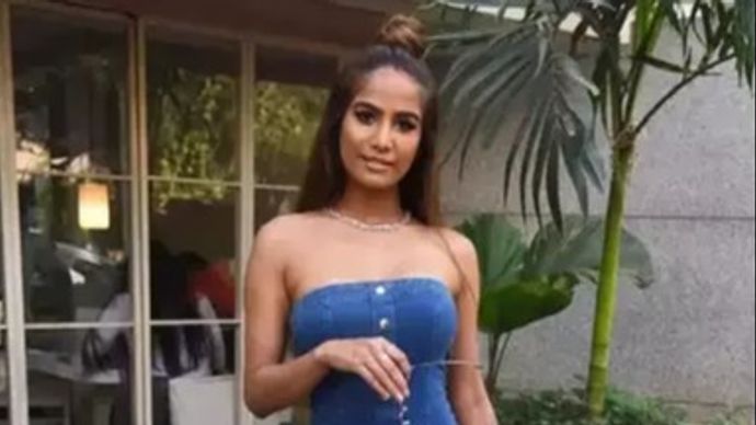 विवादों में रहने वाली Poonam Pandey की मौत की खबर आ रही हैं विवादों में रहने वाली Poonam Pandey की मौत की खबर आ रही हैं