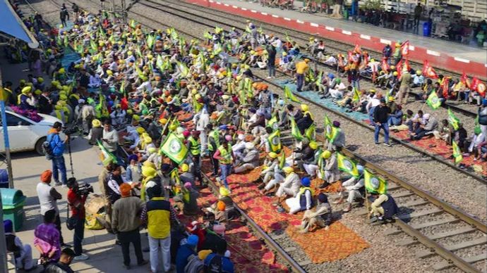 किसानों के आंदोलन के बीच सरकार के साथ तीसरे दौर की बातचीत में भी कोई नतीजा नहीं निकला किसानों के आंदोलन के बीच सरकार के साथ तीसरे दौर की बातचीत में भी कोई नतीजा नहीं निकला